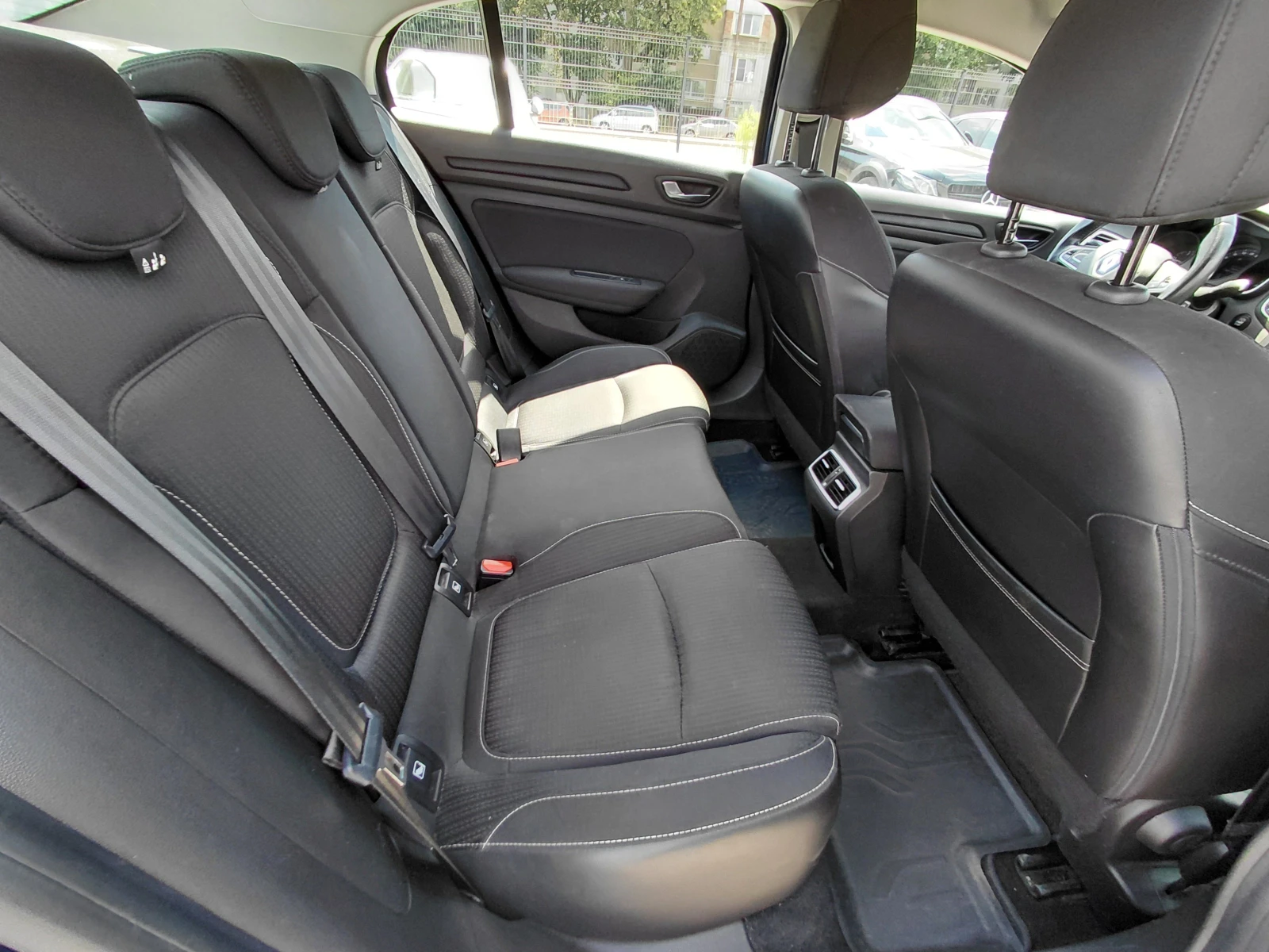 Renault Megane 1.5 dCi/115к.с/ZEN, снимка 15 - Автомобили и джипове - 55575894