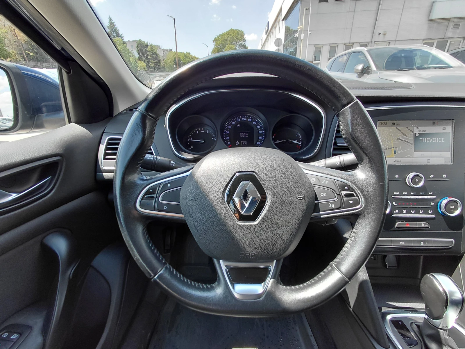 Renault Megane 1.5 dCi/115к.с/ZEN, снимка 9 - Автомобили и джипове - 55575894