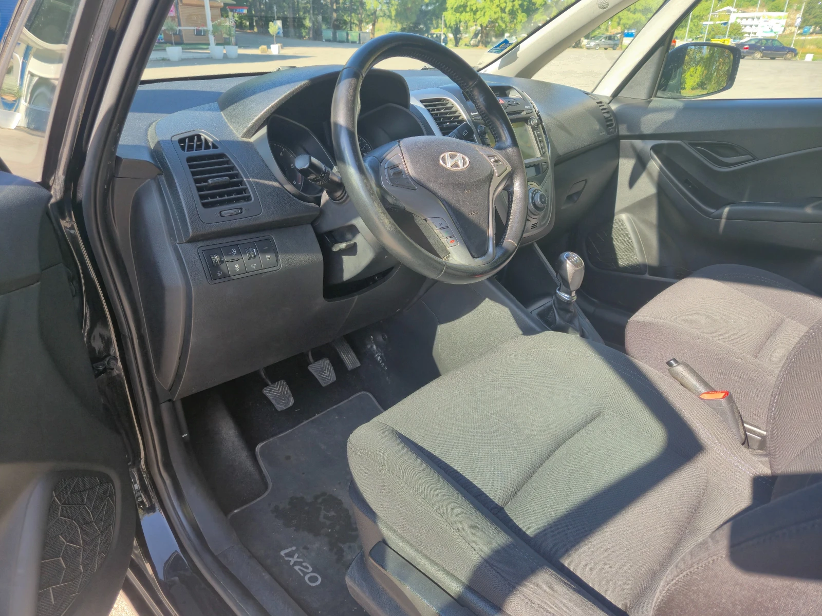Hyundai Ix20 1.6 CRDi, снимка 10 - Автомобили и джипове - 56095833