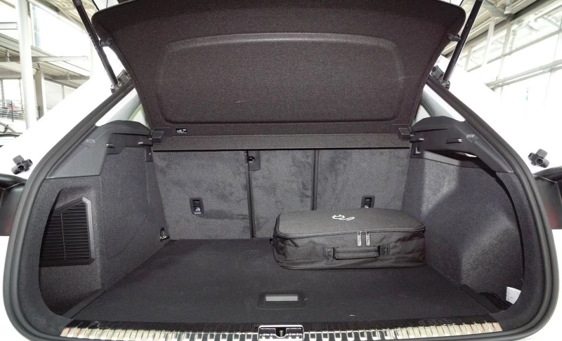 Audi Q3 45TFSI/S-LINE/150HP/DIGITAL/ACC/CARPLAY/DAB/160D, снимка 6 - Автомобили и джипове - 52133755