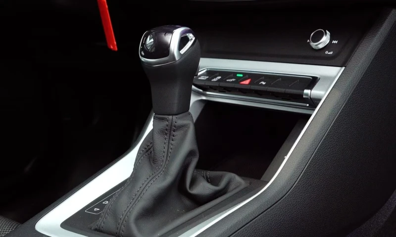 Audi Q3 45TFSI/S-LINE/150HP/DIGITAL/ACC/CARPLAY/DAB/160D, снимка 13 - Автомобили и джипове - 52133755