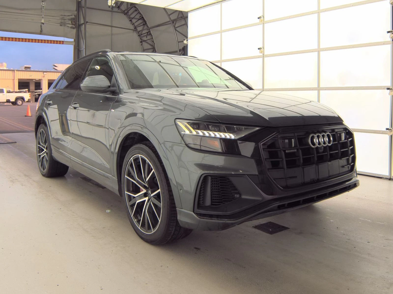 Audi Q8 PRESTIGE* MATRIX* DISTRONIK* S-LINE* BLACK OPTIC*  - изображение 3