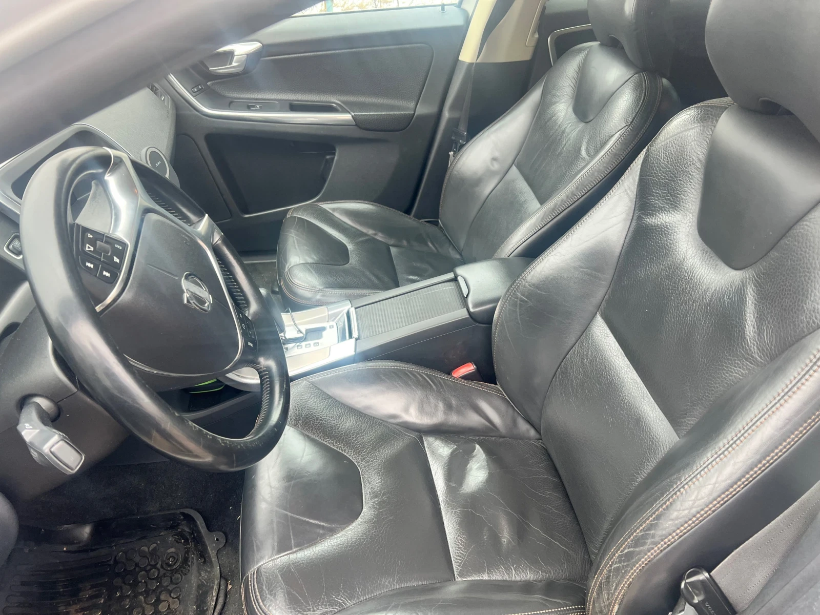 Volvo XC60 3.0 Т6 - изображение 10