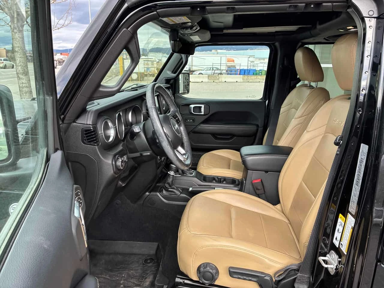 Jeep Wrangler * SAHARA * ПОДГРЕВ / КОЖЕН САЛОН / КЛИП НА МОТОРА, снимка 6 - Автомобили и джипове - 53952332