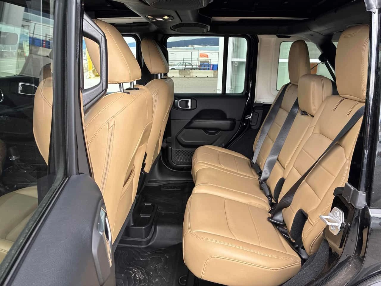 Jeep Wrangler * SAHARA * ПОДГРЕВ / КОЖЕН САЛОН / КЛИП НА МОТОРА, снимка 13 - Автомобили и джипове - 53952332