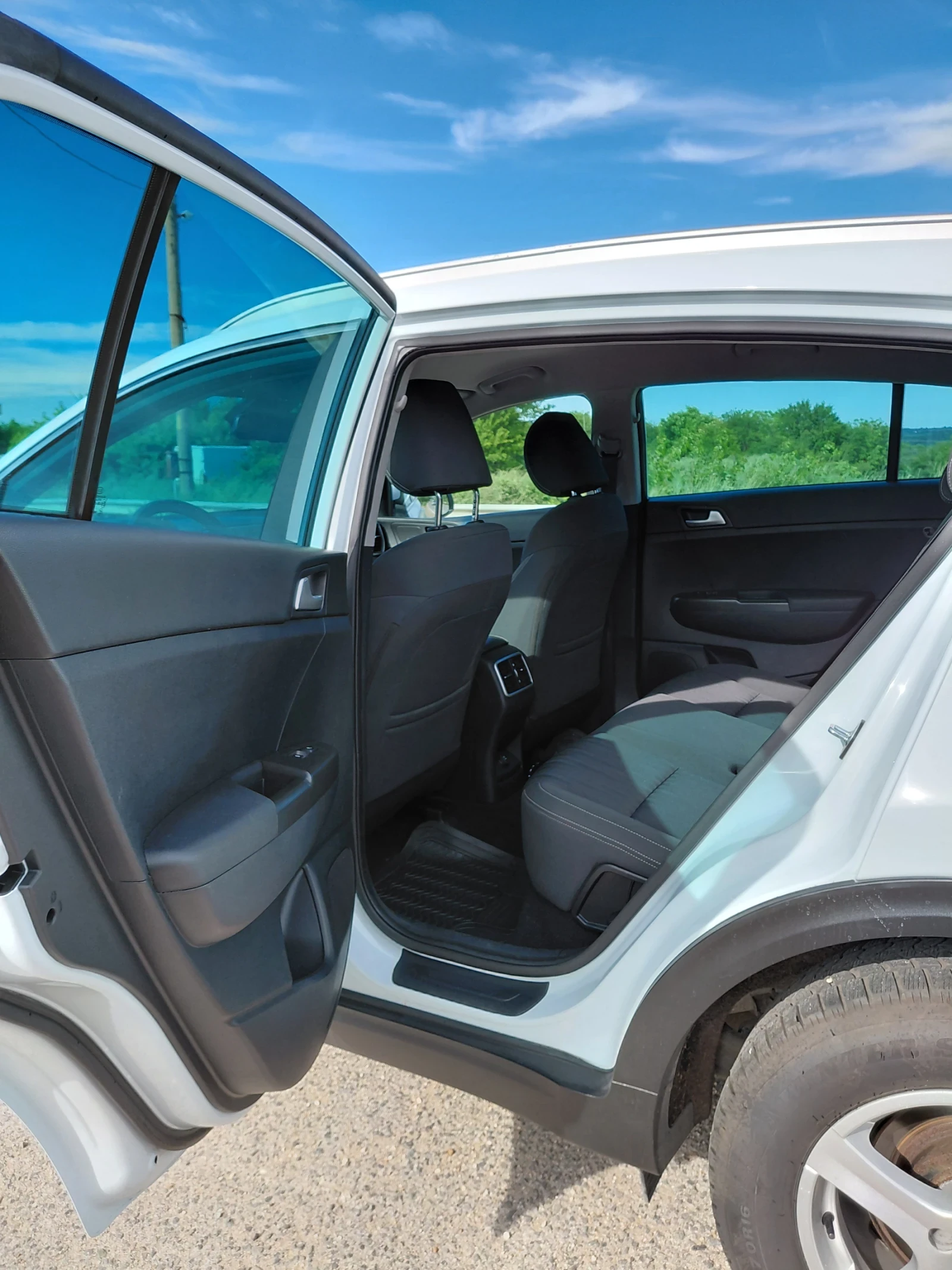 Kia Sportage, снимка 9 - Автомобили и джипове - 54543227