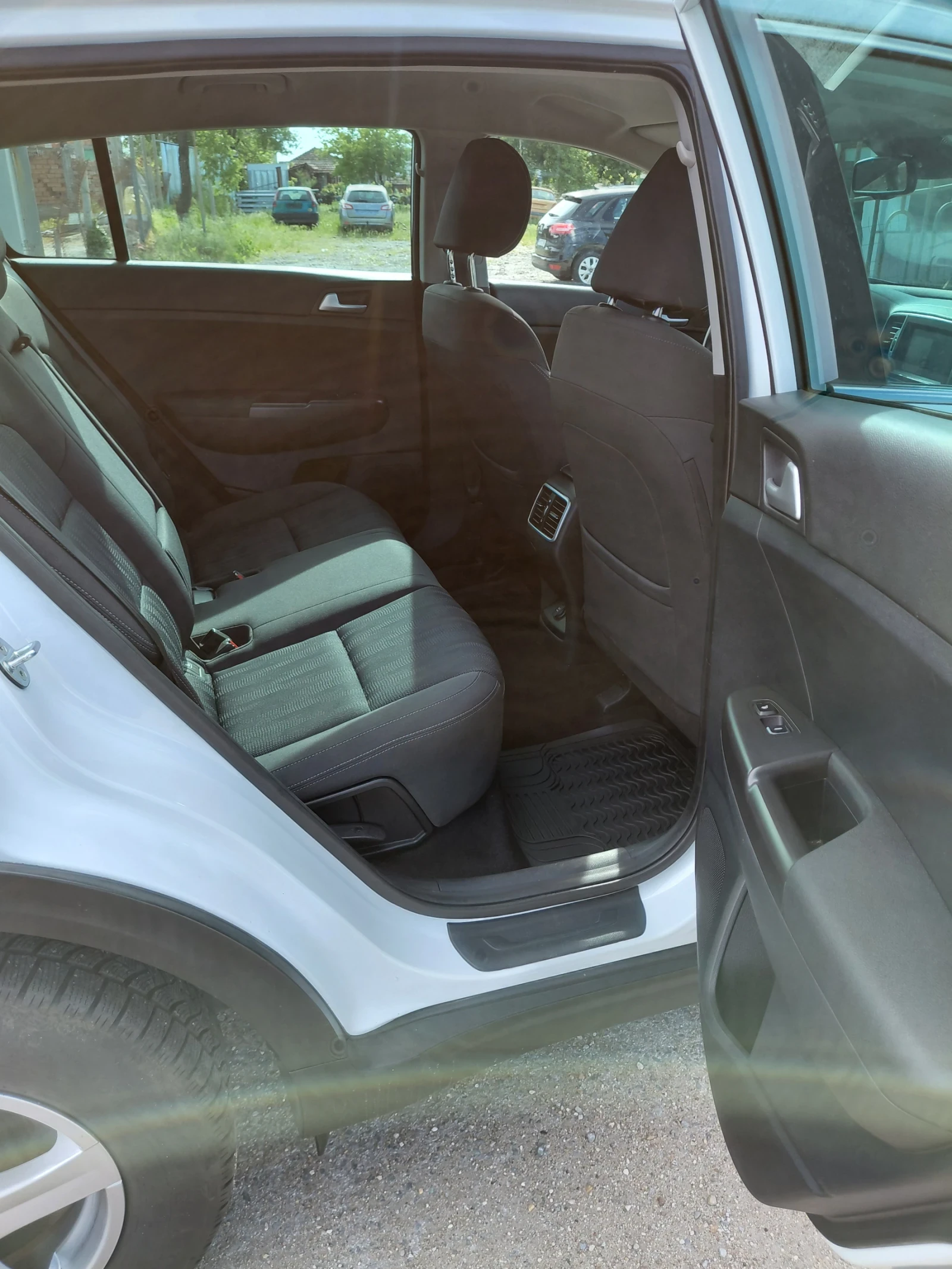 Kia Sportage, снимка 11 - Автомобили и джипове - 54543227