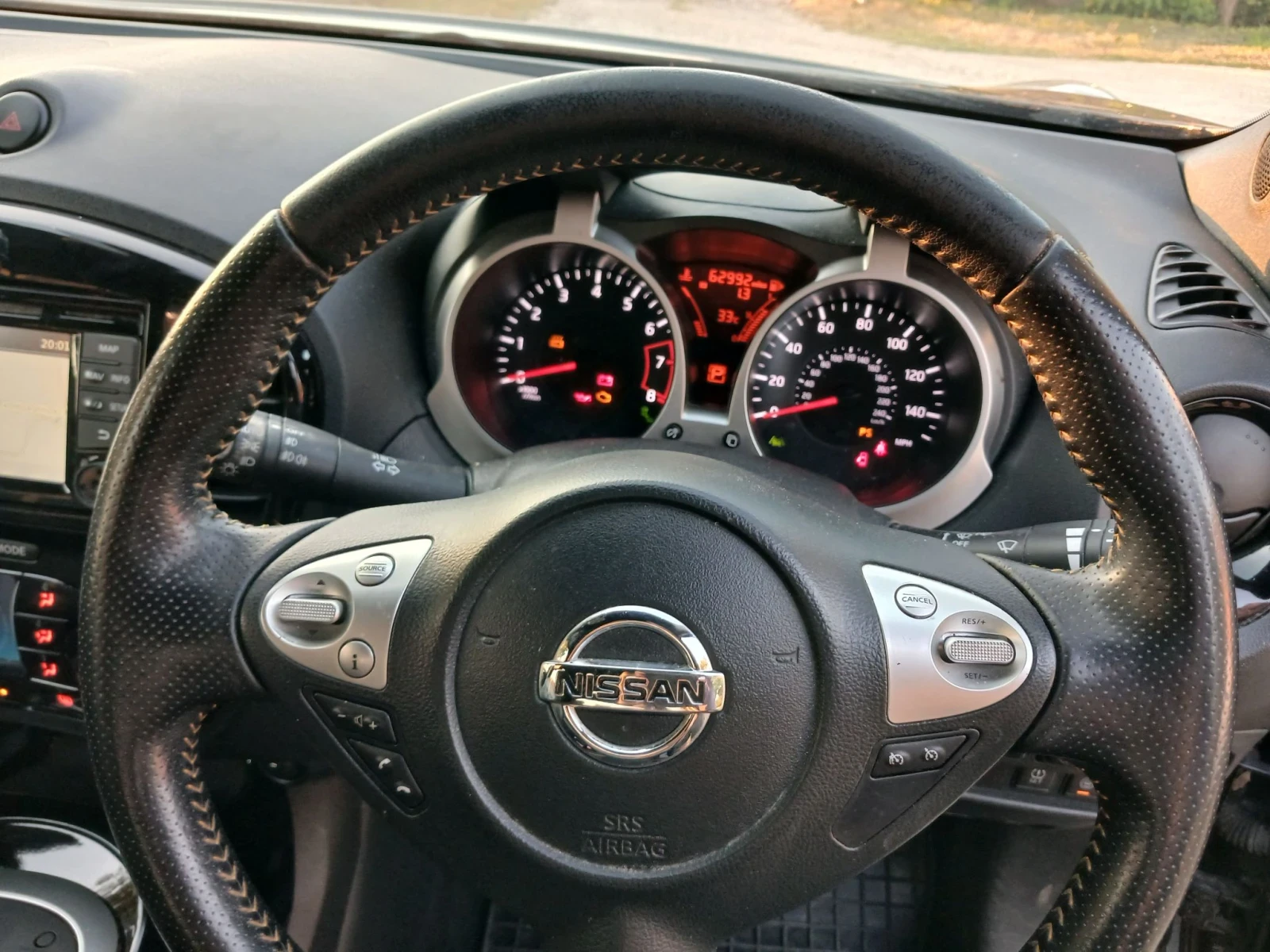 Nissan Juke 1.6i TEKNA -AUTOMAT, снимка 9 - Автомобили и джипове - 55711795