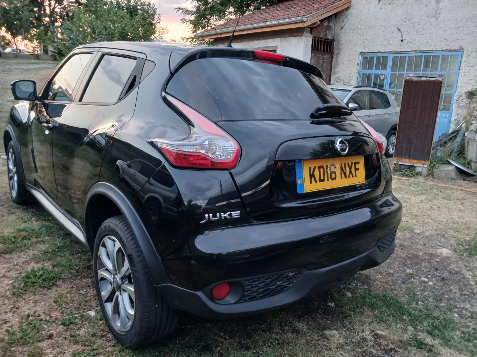 Nissan Juke 1.6i TEKNA -AUTOMAT, снимка 4 - Автомобили и джипове - 55711795