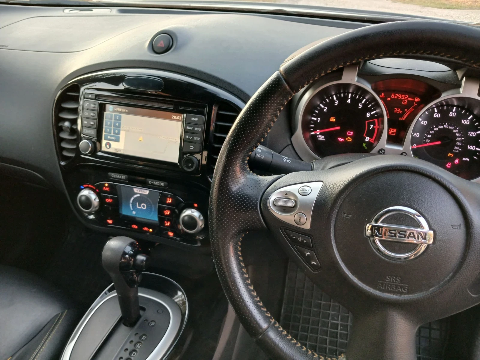 Nissan Juke 1.6i TEKNA -AUTOMAT, снимка 10 - Автомобили и джипове - 55711795