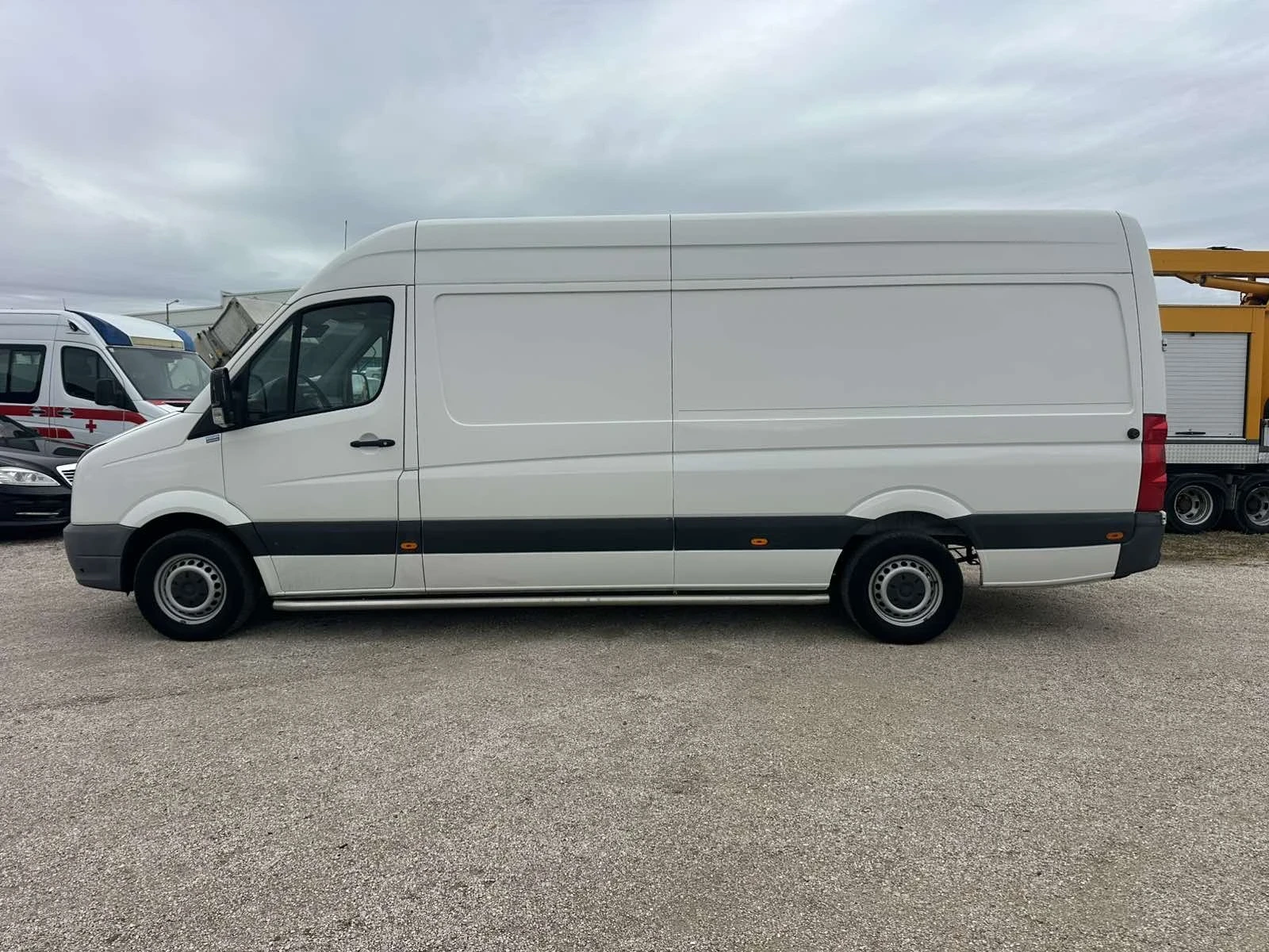 VW Crafter, снимка 4 - Бусове и автобуси - 56474500