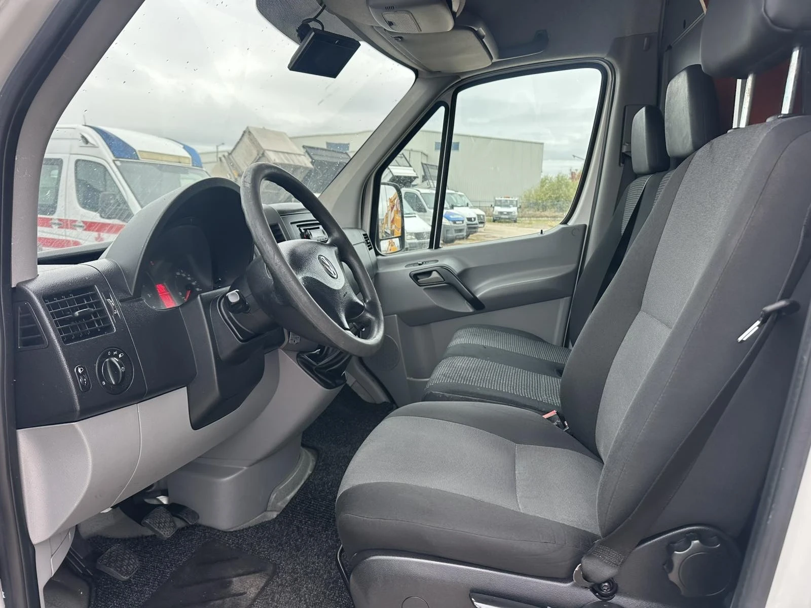 VW Crafter, снимка 11 - Бусове и автобуси - 56474500