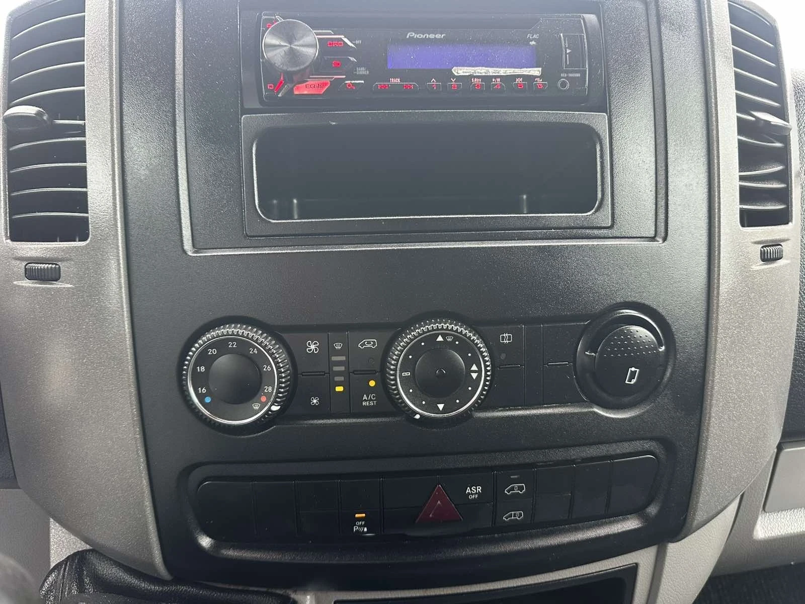 VW Crafter, снимка 12 - Бусове и автобуси - 56474500
