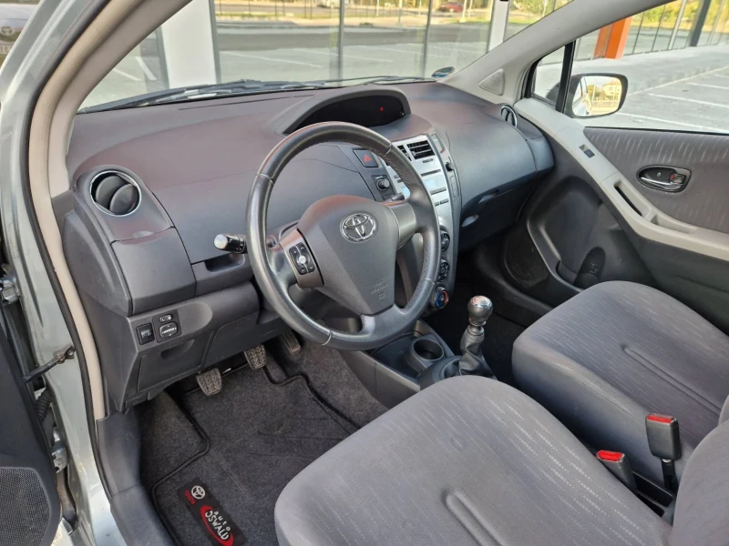 Toyota Yaris 1.3 бензин фейслифт 6 скорости, снимка 7 - Автомобили и джипове - 48047924