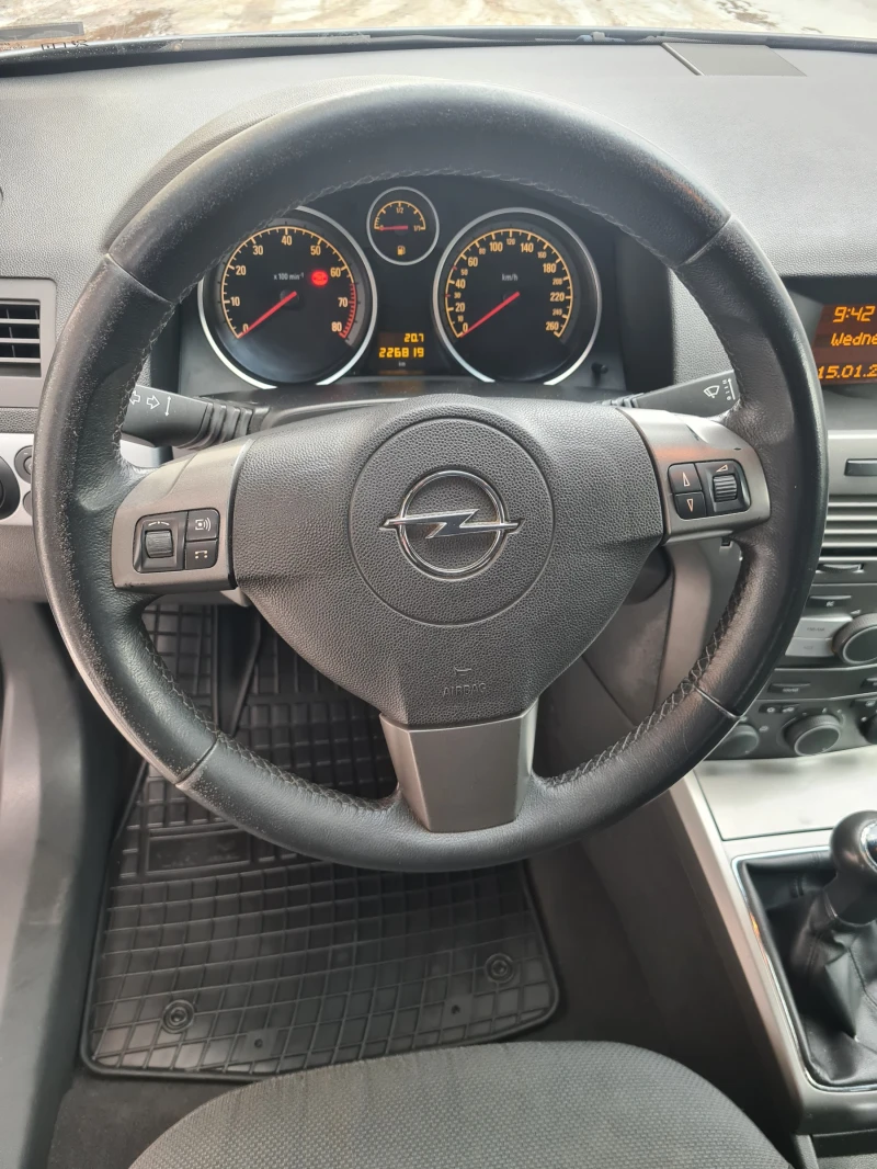 Opel Astra 1.6 климатик , снимка 7 - Автомобили и джипове - 48692138