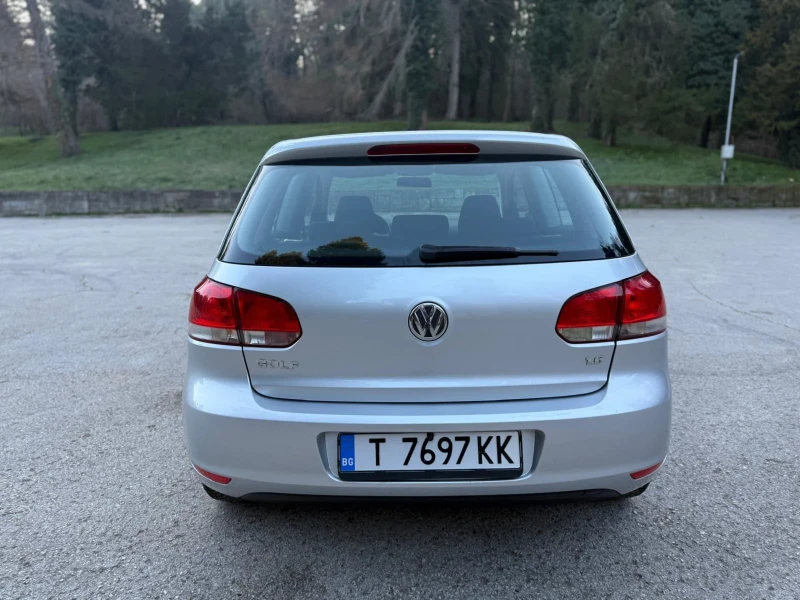 VW Golf 1.6/EURO5A/ОБСЛУЖЕН/ВС.ПЛАТ./ЗИМНИ И ЛЕТНИ ГУМИ, снимка 5 - Автомобили и джипове - 49552885