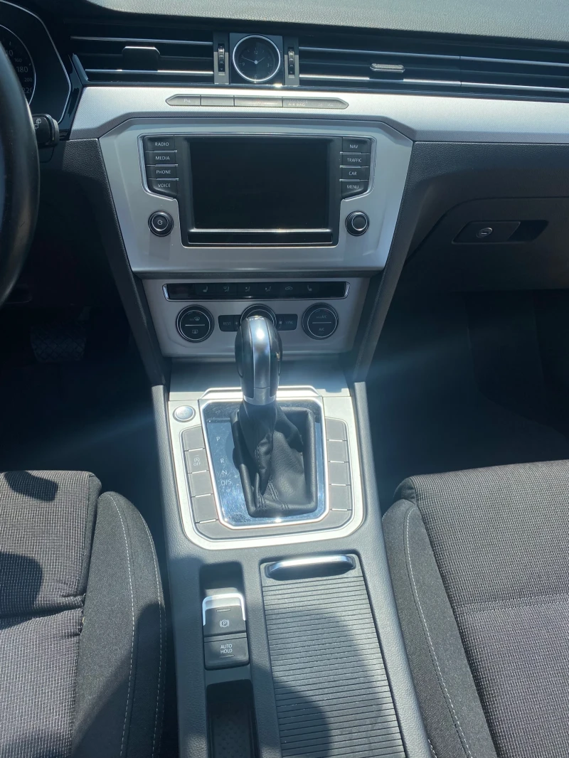 VW Passat Comfortline 2.0 TDI BMT с ДДС, снимка 14 - Автомобили и джипове - 52693519