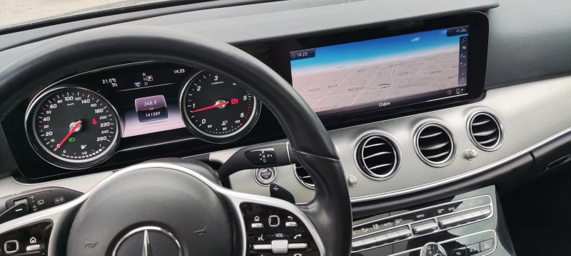 Mercedes-Benz E 220, снимка 8 - Автомобили и джипове - 51523781