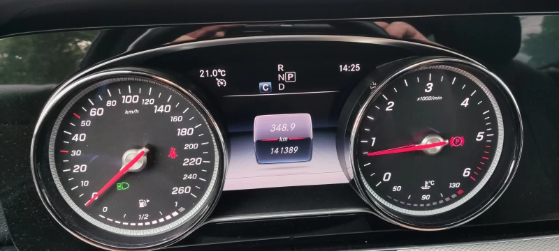 Mercedes-Benz E 220, снимка 7 - Автомобили и джипове - 51523781