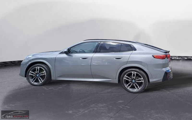 BMW iX2 xDrive30/306HP/M-SPORT/HUD/CAM/NAVI/LED/AHK/254gpr, снимка 2 - Автомобили и джипове - 51577823