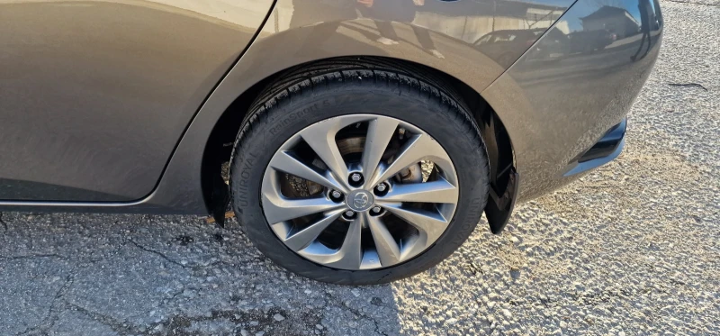 Toyota Auris, снимка 14 - Автомобили и джипове - 52562336