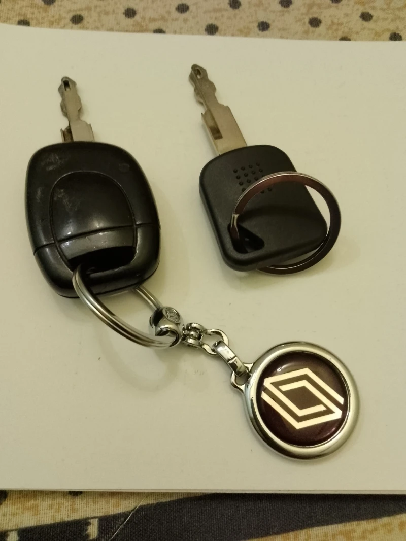 Renault Clio, снимка 5 - Автомобили и джипове - 52685028