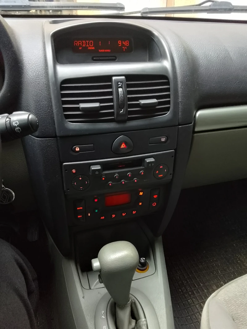 Renault Clio, снимка 4 - Автомобили и джипове - 52685028