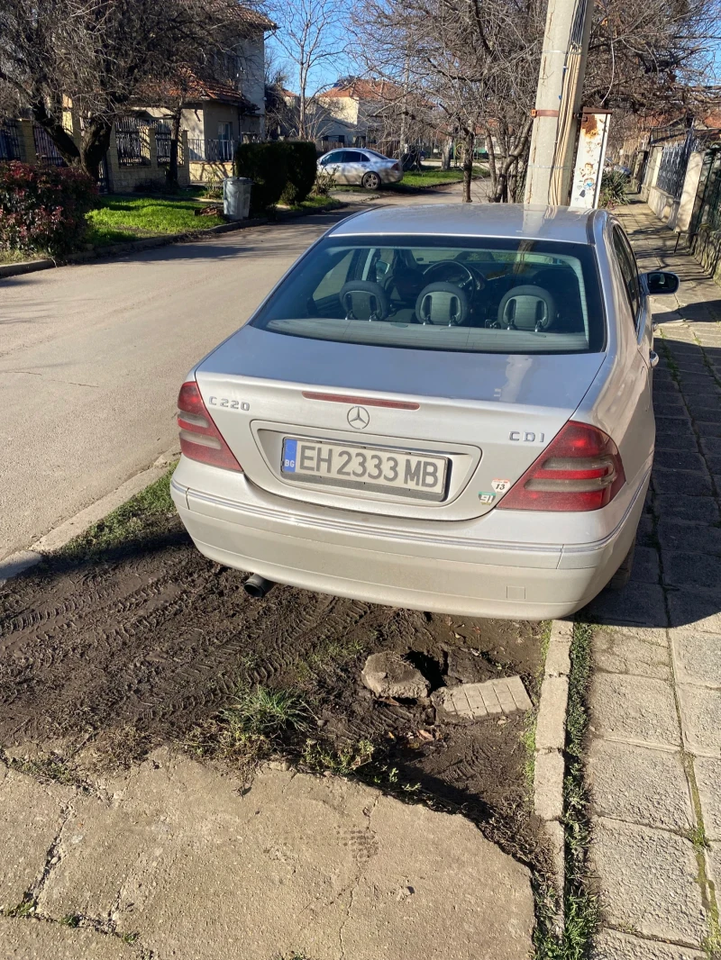 Mercedes-Benz C 220 Колата е с лек софтуер , снимка 3 - Автомобили и джипове - 52927660