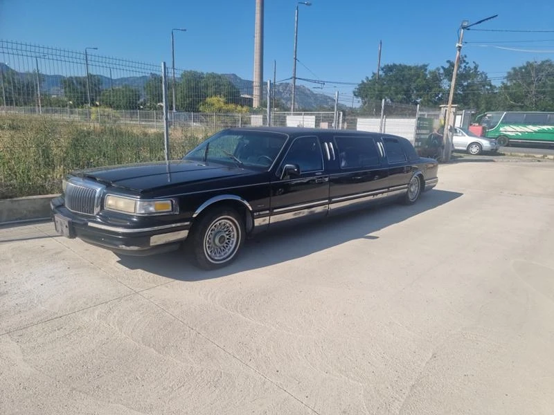 Lincoln Town car, снимка 1 - Автомобили и джипове - 37300576