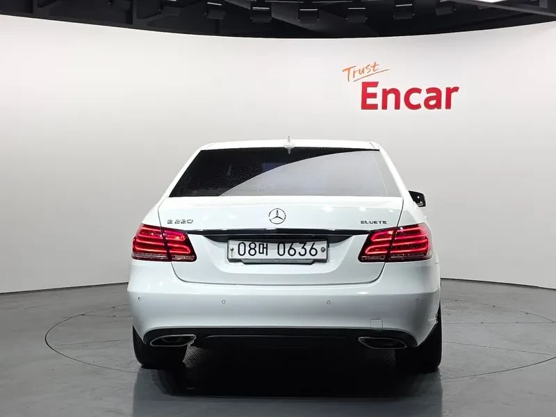 Mercedes-Benz E 220 Bluetech Avant Garde Sports - изображение 4