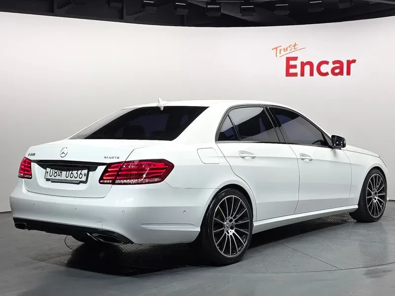 Mercedes-Benz E 220 Bluetech Avant Garde Sports - изображение 2