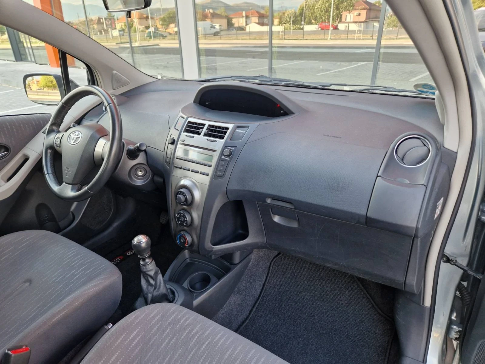 Toyota Yaris 1.3 бензин фейслифт 6 скорости | Mobile.bg — изображение 11