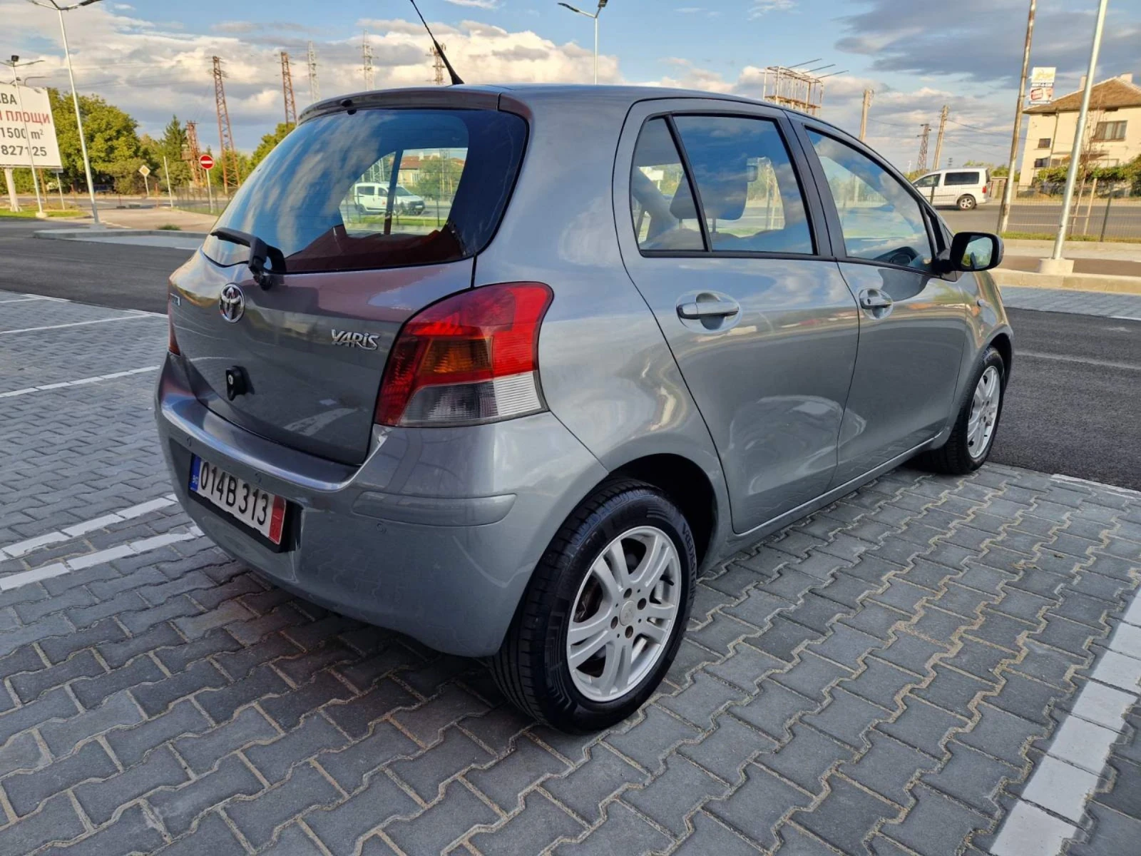 Toyota Yaris 1.3 бензин фейслифт 6 скорости - изображение 4