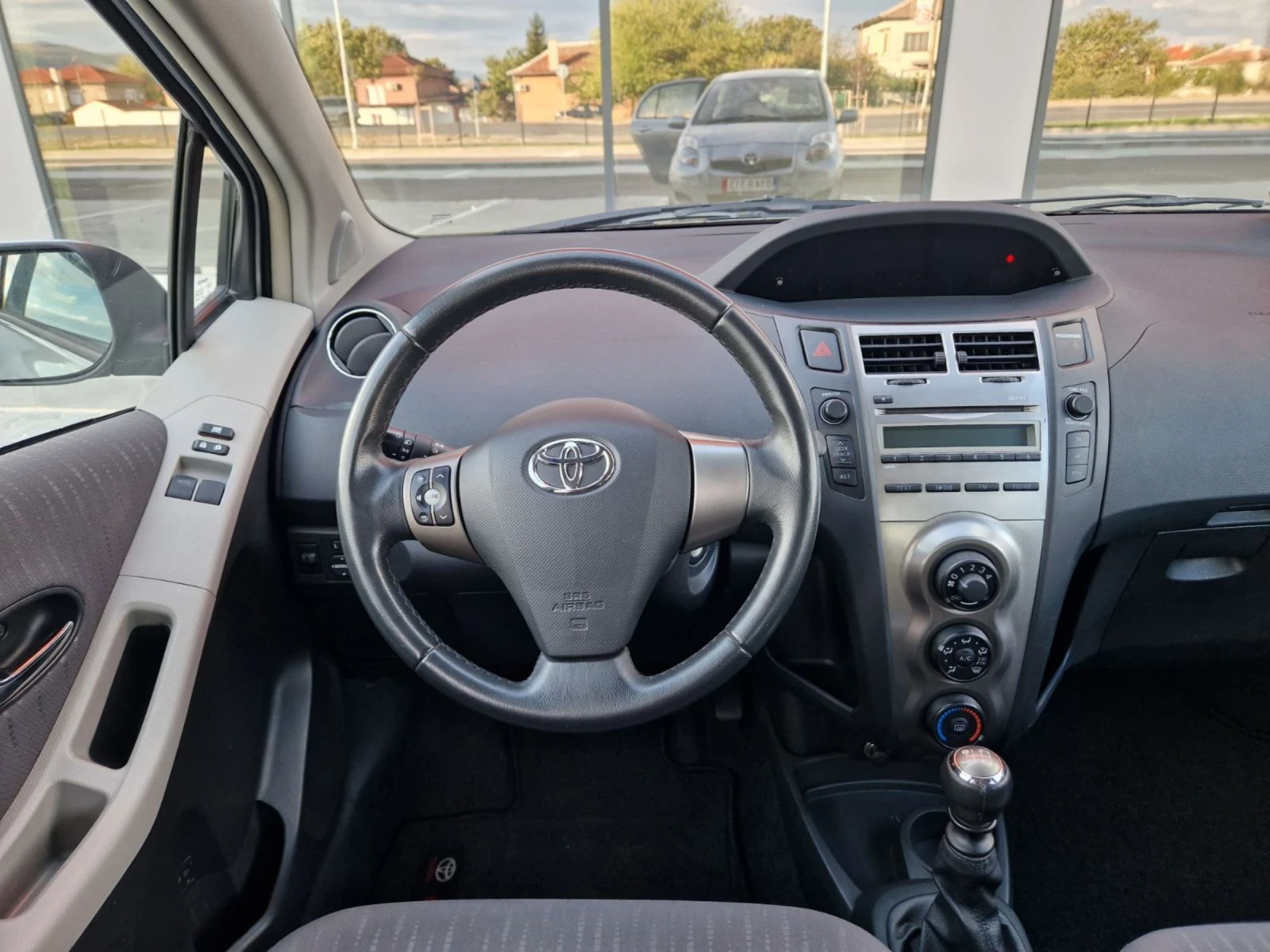 Toyota Yaris 1.3 бензин фейслифт 6 скорости | Mobile.bg — изображение 17