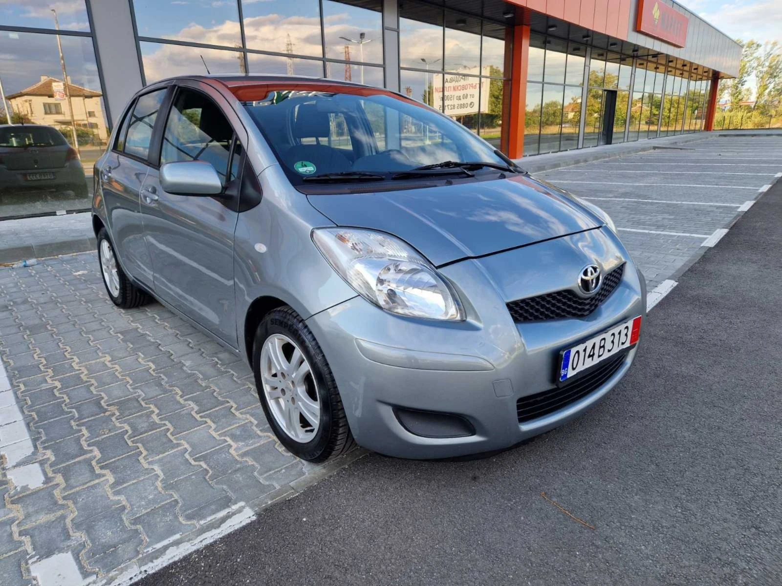 Toyota Yaris 1.3 бензин фейслифт 6 скорости - изображение 2