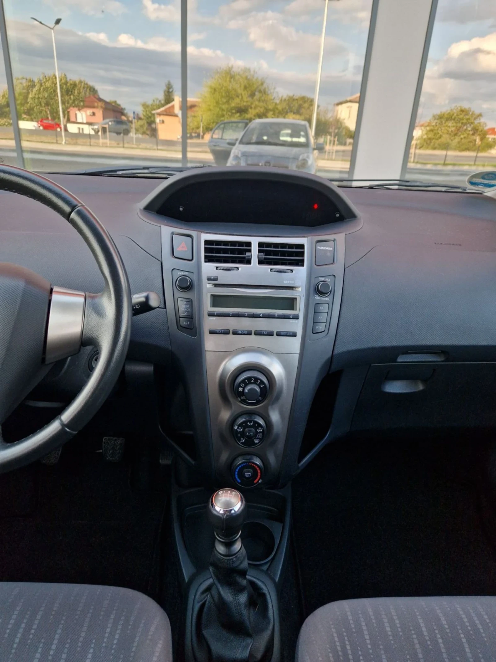 Toyota Yaris 1.3 бензин фейслифт 6 скорости | Mobile.bg — изображение 16