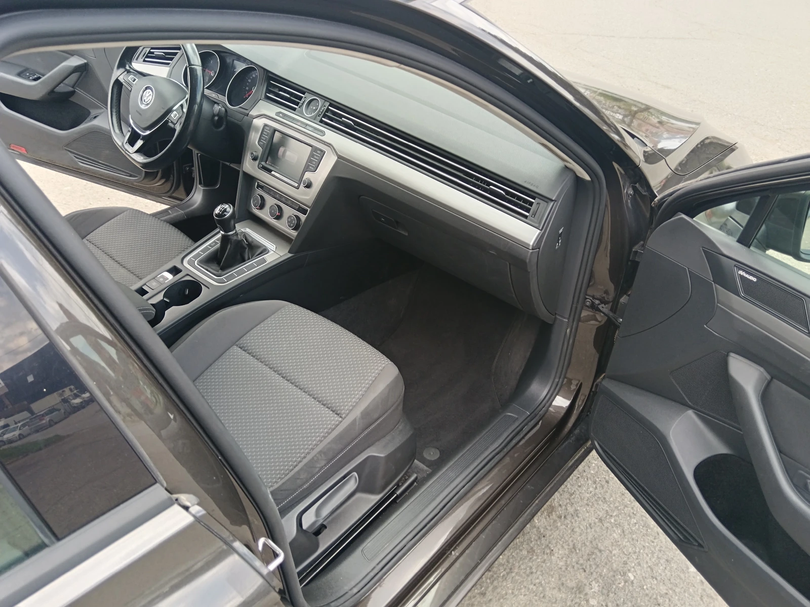 VW Passat B8/2.0 TDI 150 к.с/Keyless/Dynaudio/Navi - изображение 6