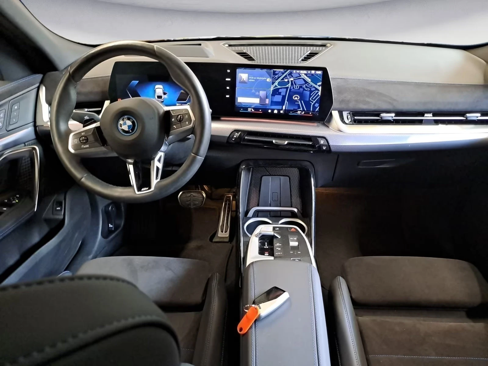 BMW iX2 xDrive30/306HP/M-SPORT/HUD/CAM/NAVI/LED/AHK/254g - изображение 7