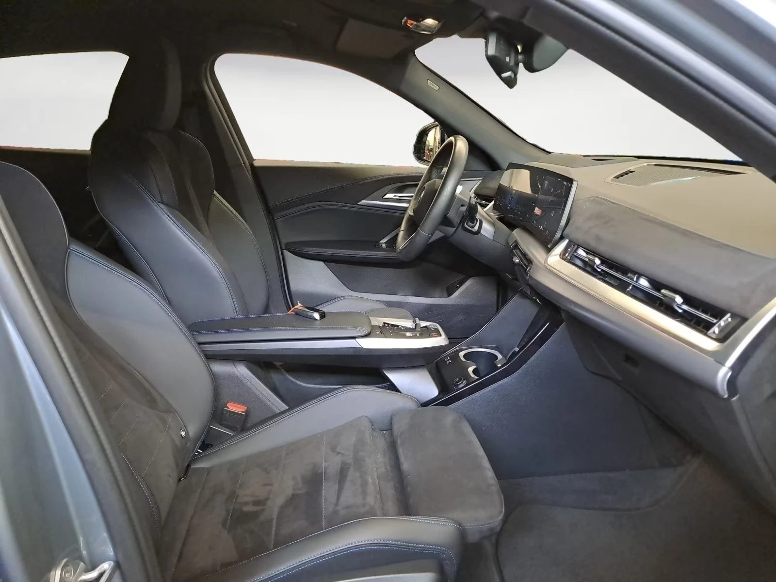 BMW iX2 xDrive30/306HP/M-SPORT/HUD/CAM/NAVI/LED/AHK/254g - изображение 9
