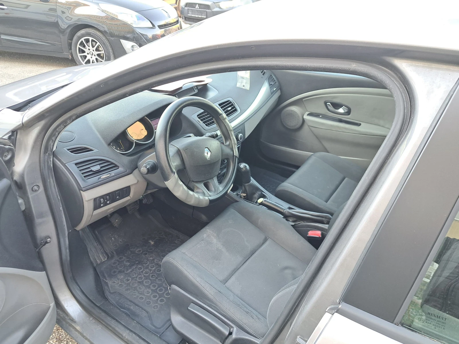 Renault Megane 1, 6i 101kc 2010г - изображение 7