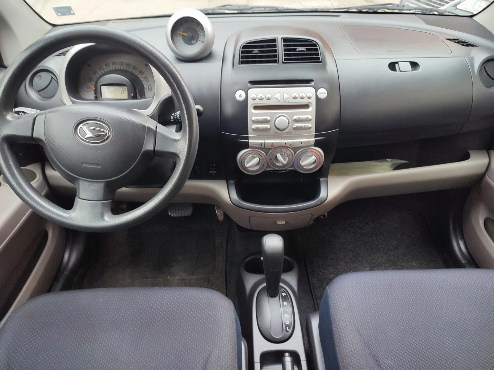 Daihatsu Sirion 1.3i-87kc-АВТОМАТИК-КЛИМАТИК-ЕВРО4, снимка 9 - Автомобили и джипове - 53908677