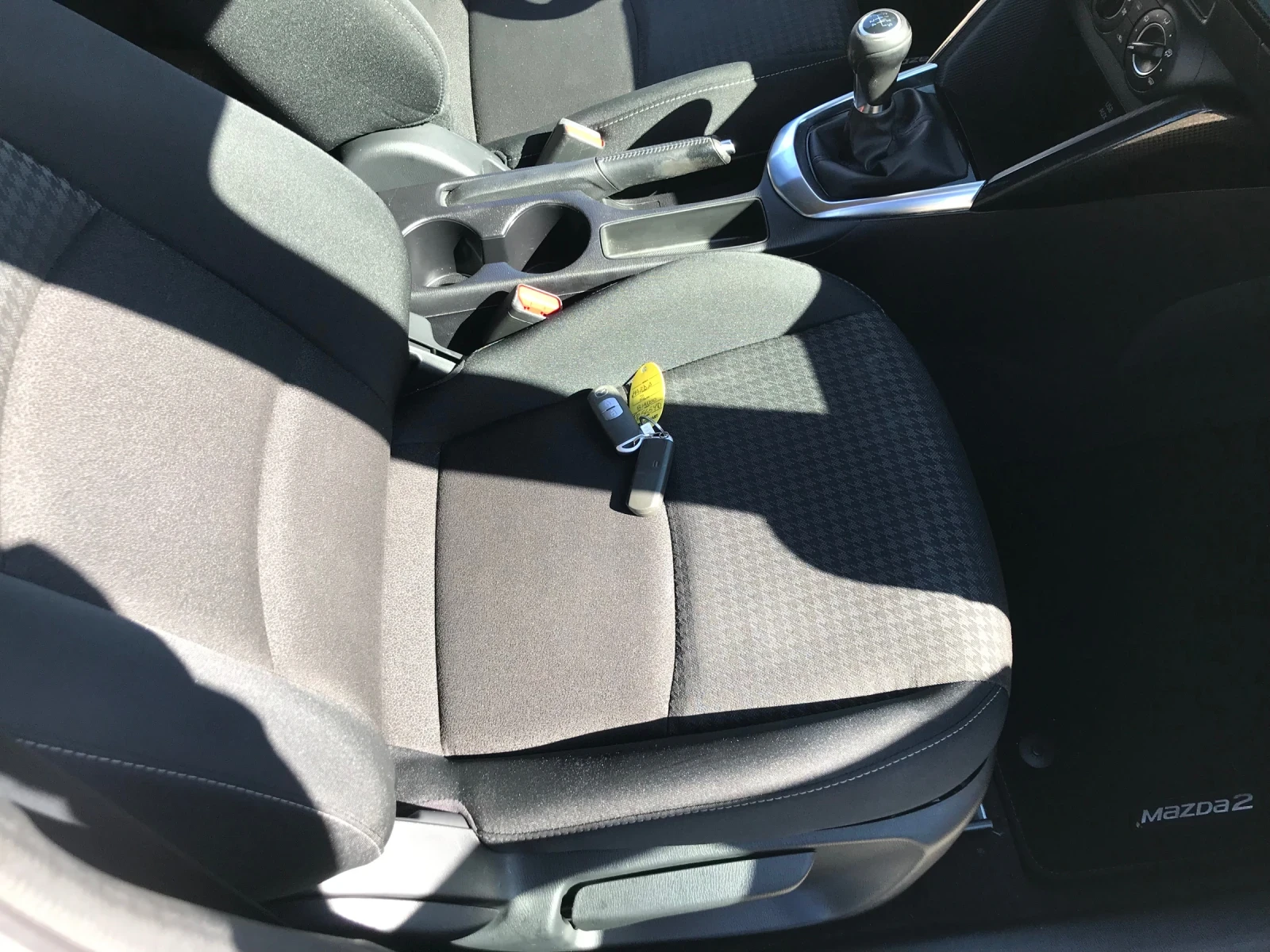 Mazda 2 1.5I, снимка 13 - Автомобили и джипове - 54134800