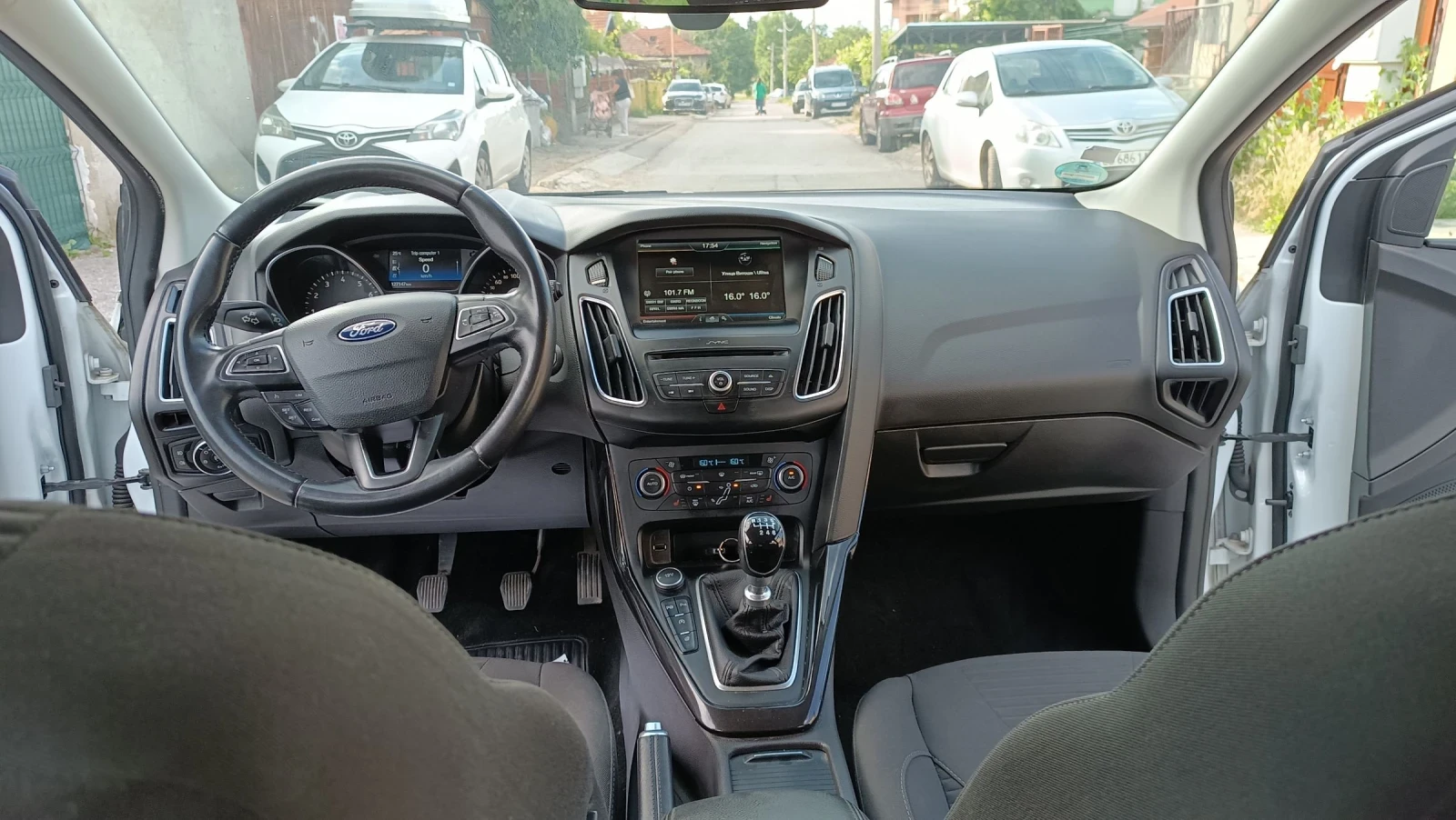 Ford Focus 1.5 в топ състояние навигация , снимка 13 - Автомобили и джипове - 54976142