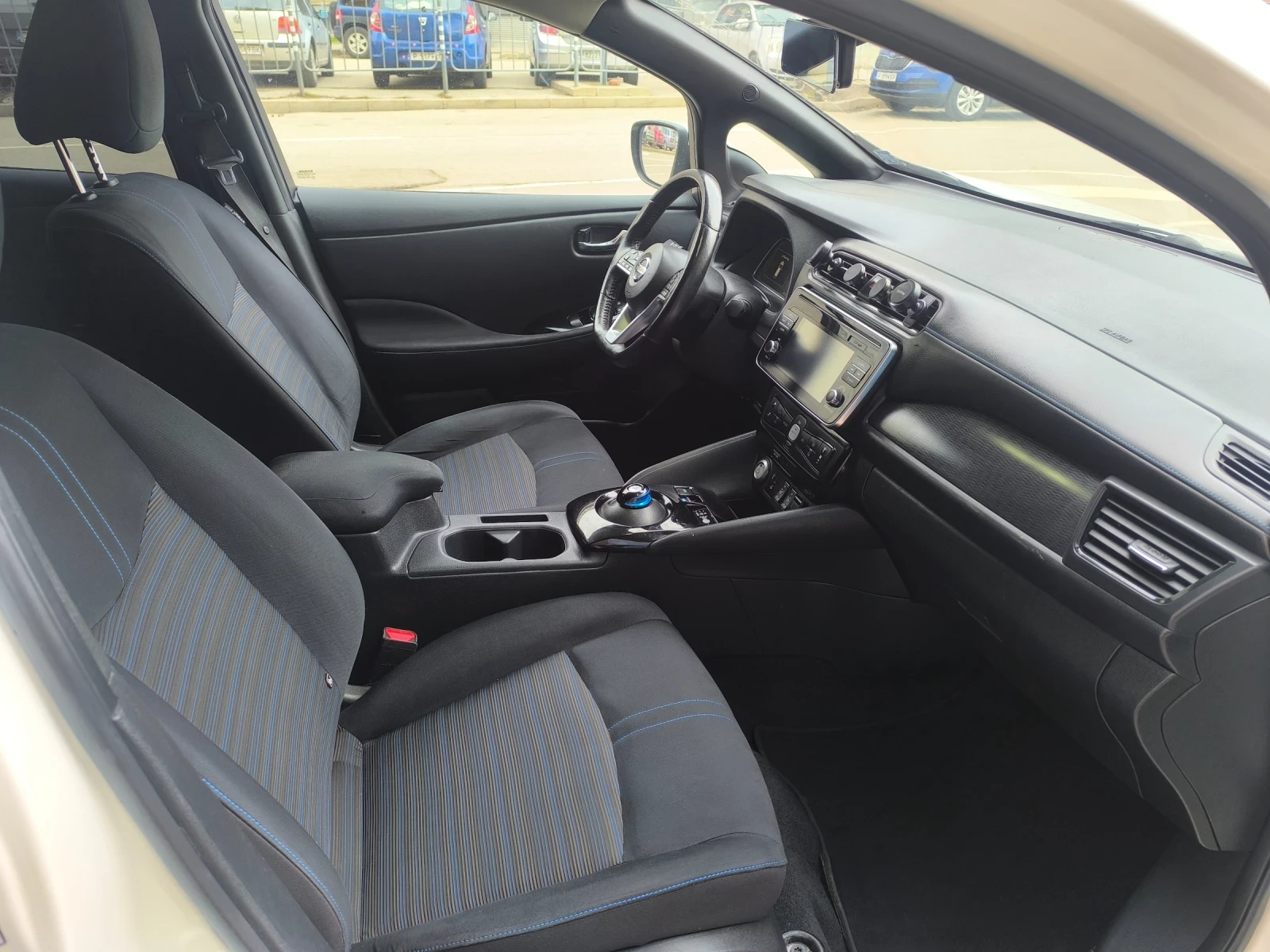 Nissan Leaf , снимка 8 - Автомобили и джипове - 55094500