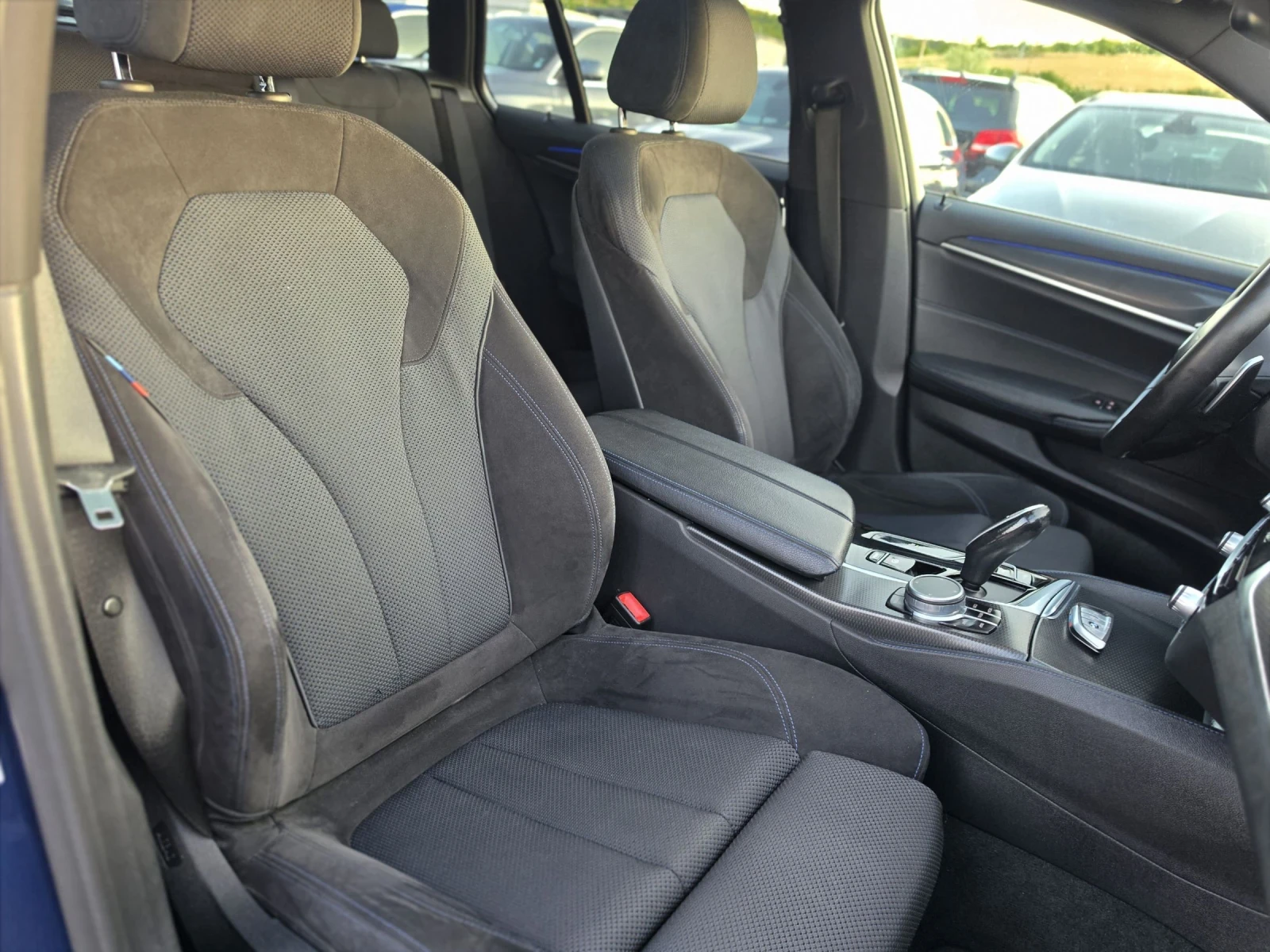 BMW 530 xDrive Touring /M packet / Mild Hybrid / 286 k, снимка 11 - Автомобили и джипове - 55411310