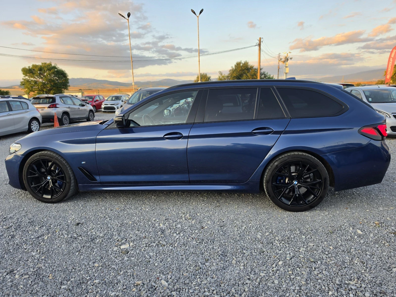 BMW 530 xDrive Touring /M packet / Mild Hybrid / 286 k, снимка 4 - Автомобили и джипове - 55411310