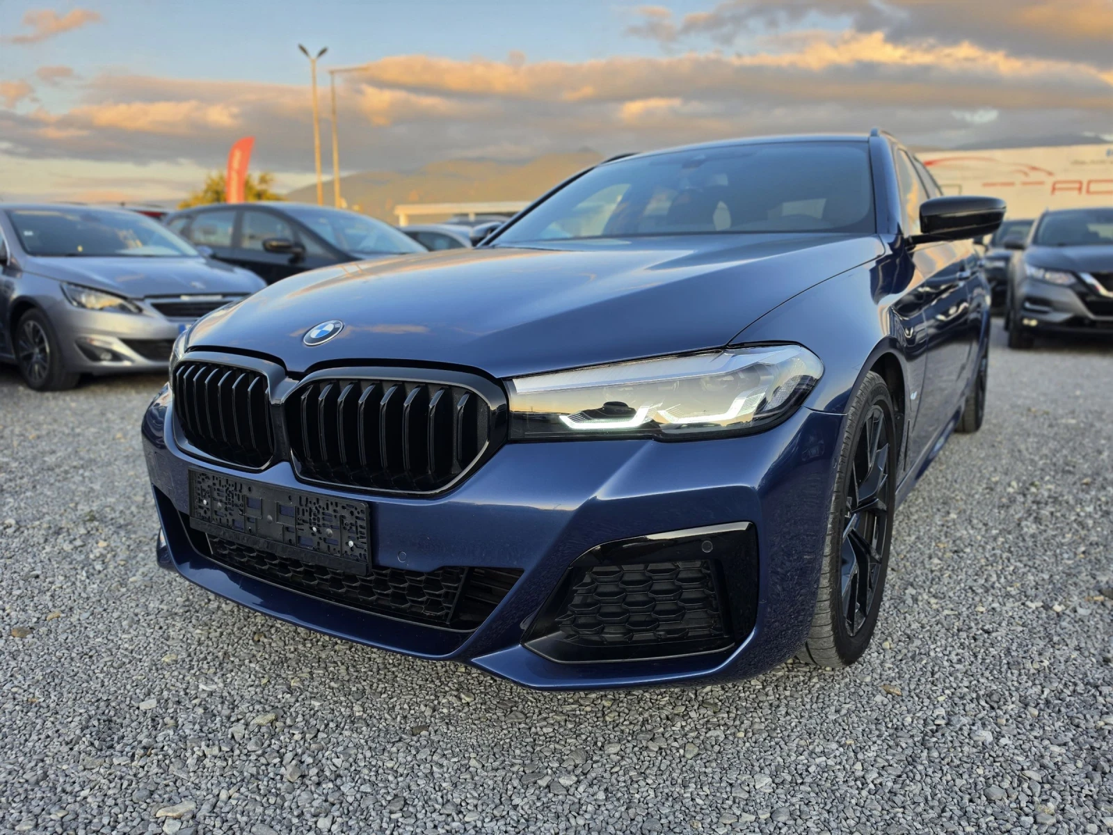 BMW 530 xDrive Touring /M packet / Mild Hybrid / 286 k, снимка 3 - Автомобили и джипове - 55411310