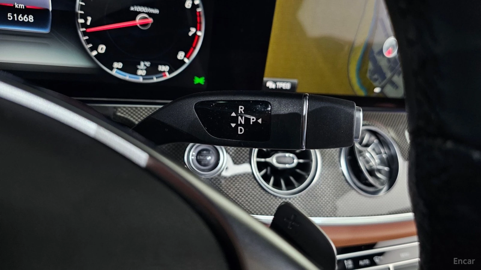 Mercedes-Benz E 400 COUPE* 4MATIC* КОЖА* ПОДГРЕВ* ОБДУХВ* BURMAST* PAN, снимка 9 - Автомобили и джипове - 55543258