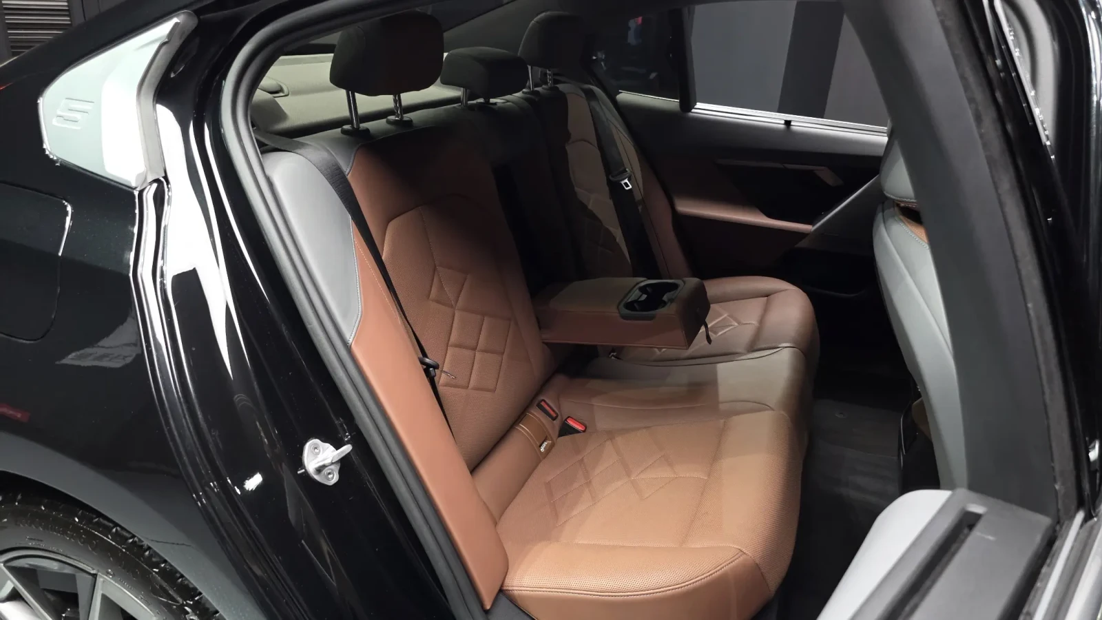 BMW 530 XDRIVE M SPORT| HARMAN| ����| HUD| ����� | Mobile.bg � ����������� 12
