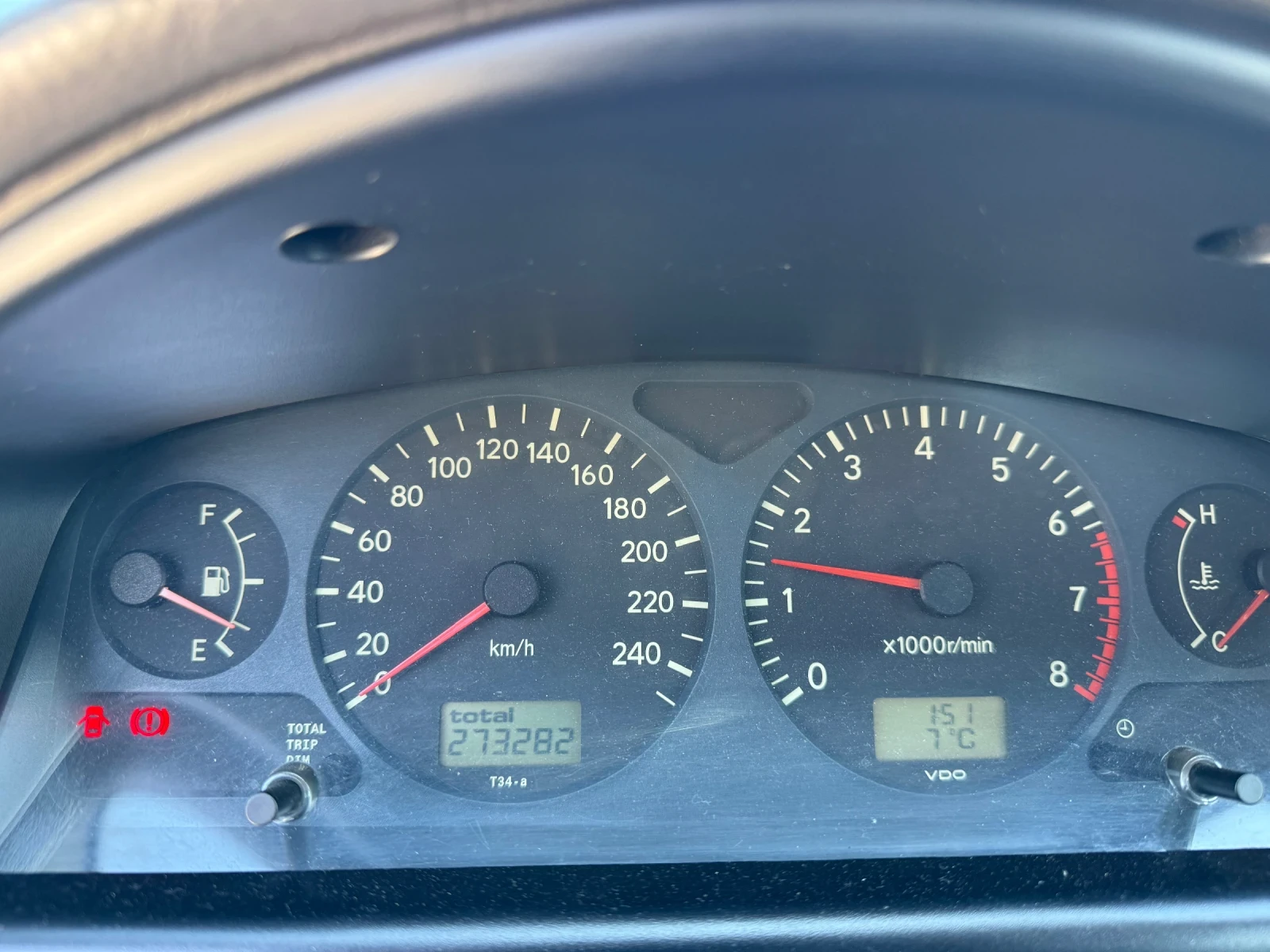Toyota Avensis Бензин 1, 6, снимка 6 - Автомобили и джипове - 55710595